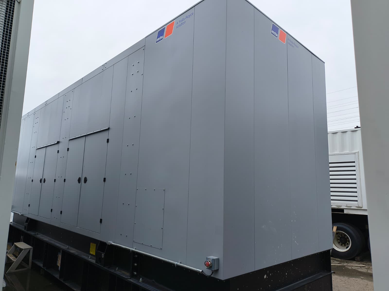 Used 1000 kW MTU 16V2000 DS1000 Diesel Generator - EPA Tier 2 - Woodstock Power inventory photo