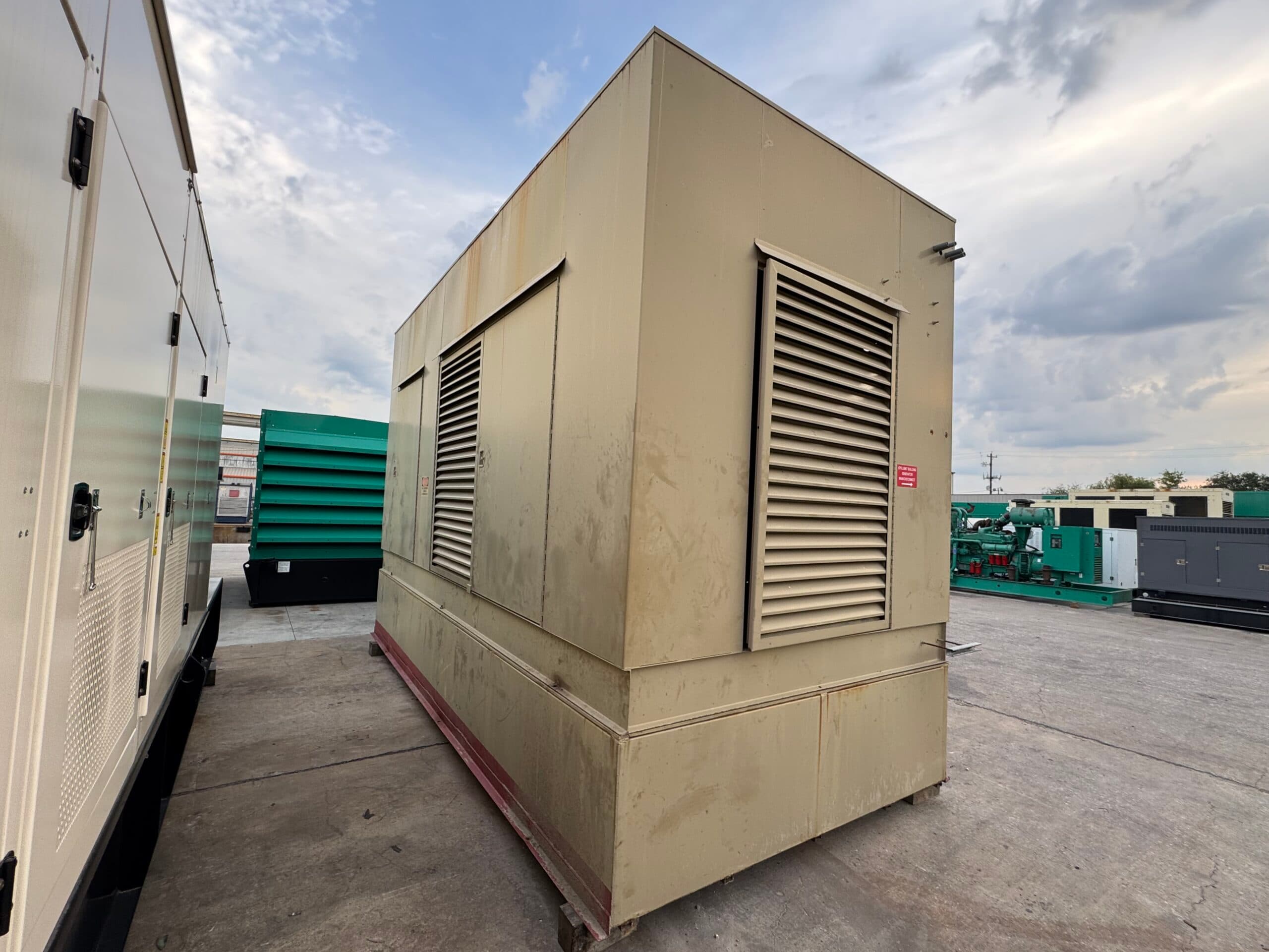 Low Hour Cummins QST30 750KW Diesel Generator Set - Depco Power Systems - view 2